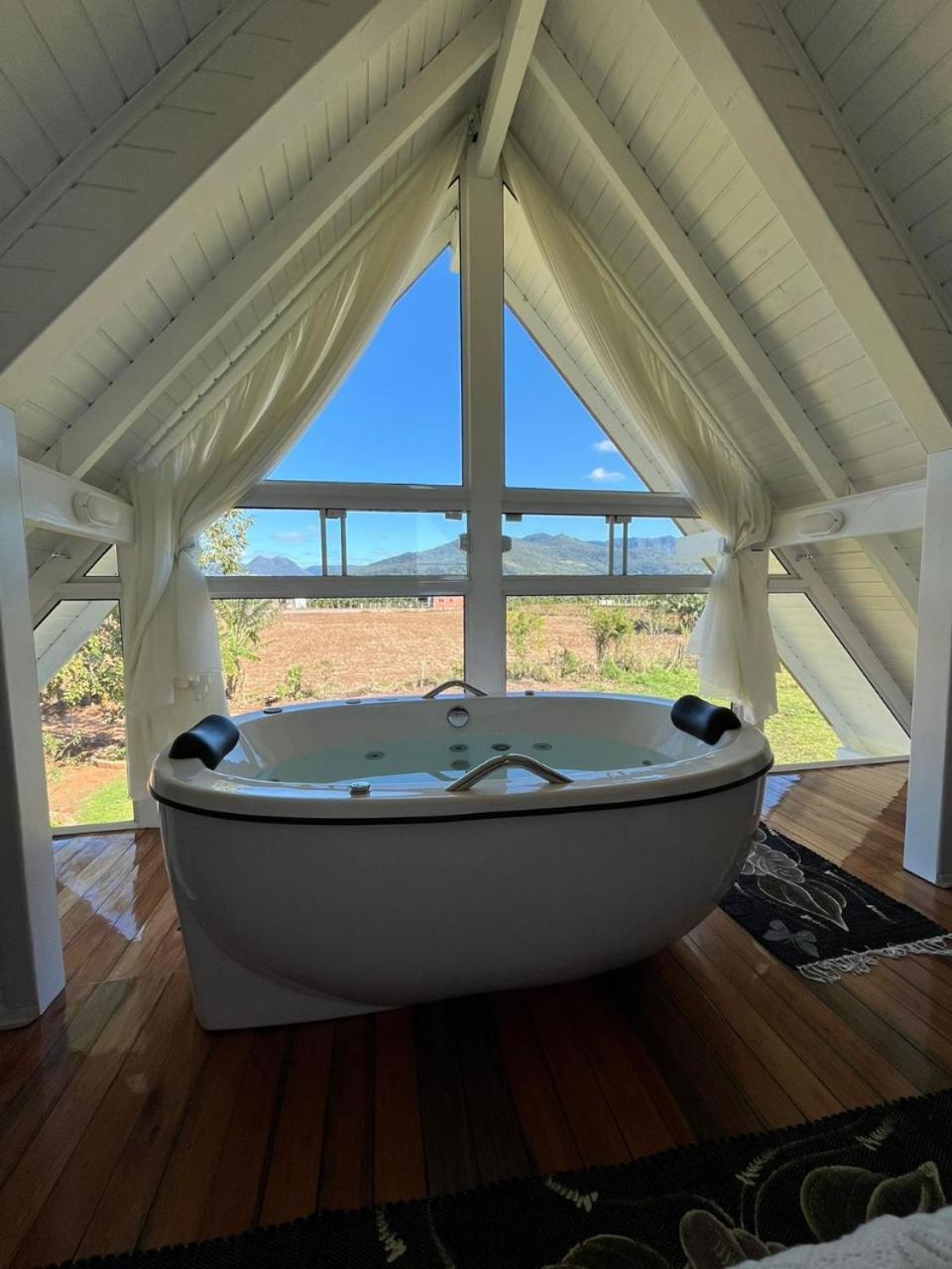 Florescer Nos Canyons Chalet Praia Grande (Santa Catarina)